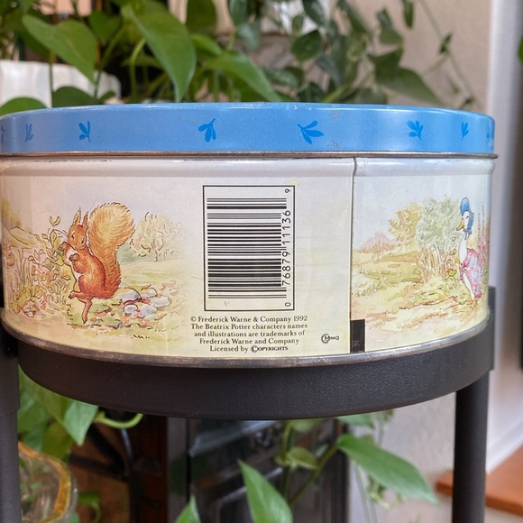 Vintage Peter Rabbit By Beatrix Potter Tin Box Whimsical Design & Storybook Char - Picture 3 of 10